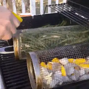 Grilling basket in action